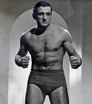 Qu'il soit un "tonton flingueur" ou en "garde à vue", il est quand même champion d'Europe en lutte gréco-romaine (1958)