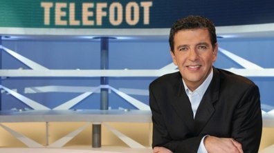 Pendant combien d'années Thierry Gilardi a-t-il présenté Téléfoot ?