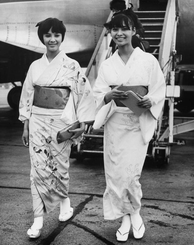 Dans quel film Mie Hama et Akiko Wakabayashi ont-elles été James Bond Girls ?