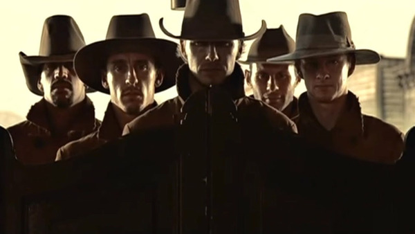 En 2003, pour quelle marque David Beckham et d'autres footballeurs ont-ils parodié un Western ?