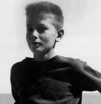 En 1949, il a 14 ans, et tourne dans un court-métrage muet intitulé :