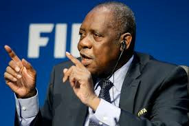 Président de la CAF de 1988 à 2017 et même de la FIFA par intérim pendant 3 mois, ce camerounais s'est éteint le 8/8 à 77 ans ?