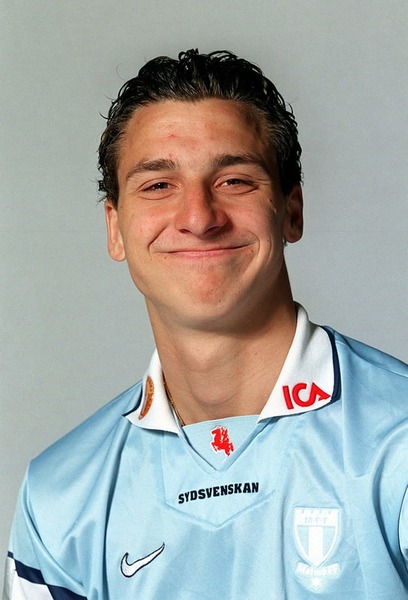 Bien que formé à Malmö, il n'y jouera aucun match professionnel.