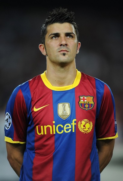 En 2010, qui est cet attaquant qui rejoint Barcelone en provenance de Valence ?