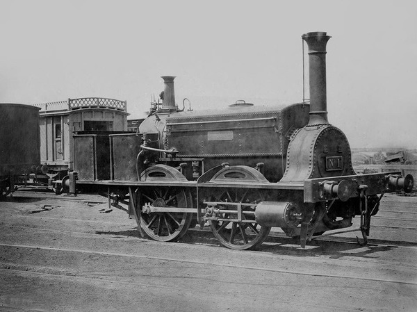 ¿Como se llamó la primera locomotora que circuló por rieles en toda la Historia Argentina?