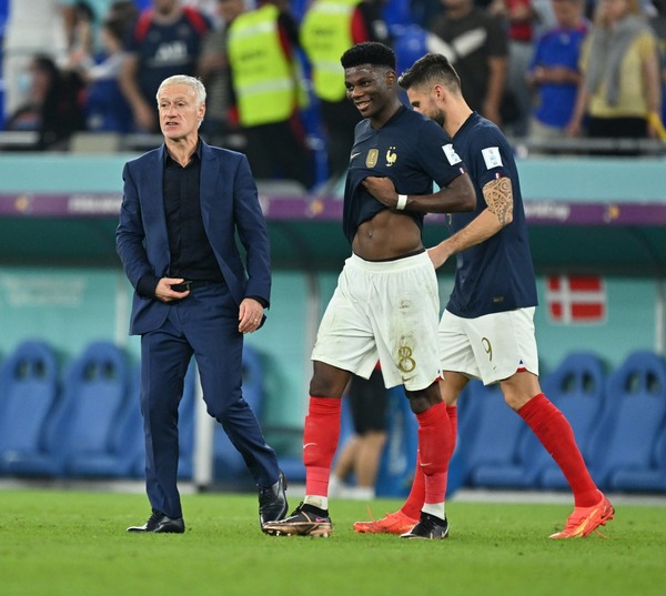 Bien que déjà qualifiée, contre qui l'équipe de France s'est-elle inclinée 1-0 lors du dernier match de ce groupe ?
