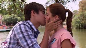 Dans quel épisode Léon & Violetta s'embrassent pour la 1ère fois ?