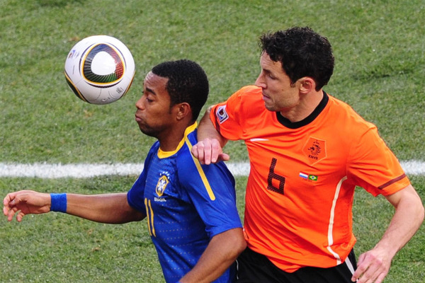 Innarêtable, les hollandais s'offrent même le Brésil en quart de finale (2-1) grâce à un doublé de...