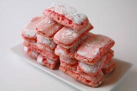 Quelle ville a pour spécialité "les biscuits roses" ?
