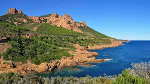 Quelle est la particularité des côtes du Cap Esterel, en Provence, dans le sud est de la France ?