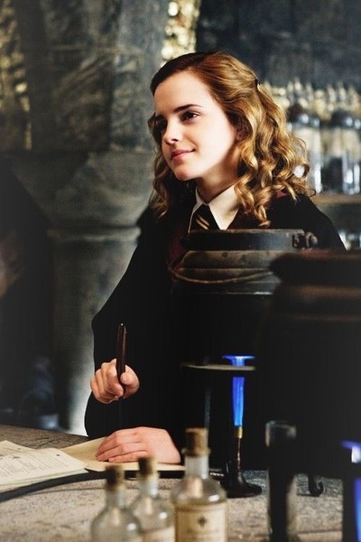 Hermione est :