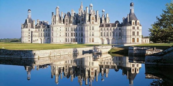 Dans quel château de la Loire trouve-t-on l'escalier à double vis dont il avait dessiné le plan ?