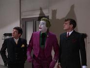 Dans S01E16, comment s'appelle la compagne du Joker ?