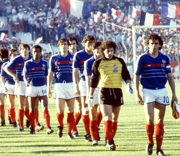 Le 23 juin 1984, l'équipe de France va disputer la demi-finale du Championnat d'Europe des Nations contre .......