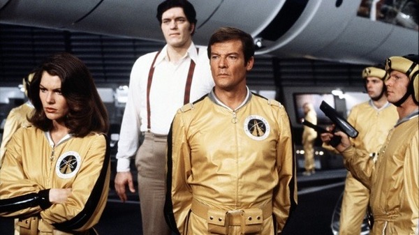 En 1979, "Moonraker" le 11ème James Bond se hisse en 5ème position. La chanson du générique est interprétée par