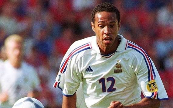 Quel attaquant français est titularisé aux cotés de Thierry Henry pour ce match ?