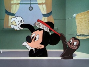 De quelle couleur sont les chaussures de Mickey ?