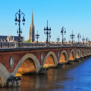 Quel est le surnom le plus connu de la ville de Bordeaux ?