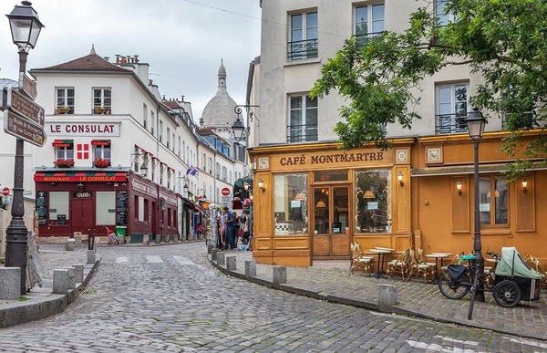 Quel quartier de Paris est mis à l'honneur dans "Le fabuleux destin d'Amélie Poulain" ?