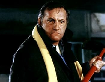 Dans le film de 1984 "À mort l'arbitre", qui tient le rôle d'un arbitre de Football ?
