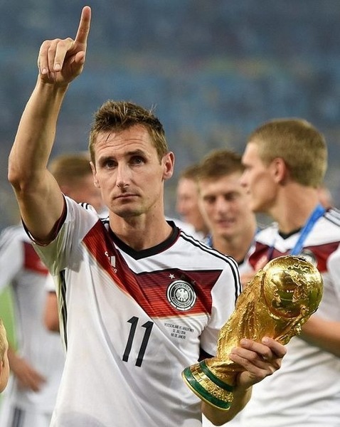 Cet allemand est à ce jour le meilleur buteur de l'Histoire de la Coupe du Monde. Il s'agit de ?