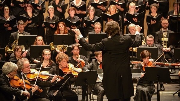 Combien y a-t-il de familles d'instruments dans un orchestre symphonique ?