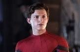 Dans "Spider-Man : No Way Home", à qui Peter Parker demande-t-il de l'aide pour que le monde oublie qu'il est Spider-Man ?
