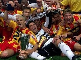 Le RC Lens remporte l'édition de 1999 face au FC Metz (1-0). Qui a été le seul buteur de la rencontre ?