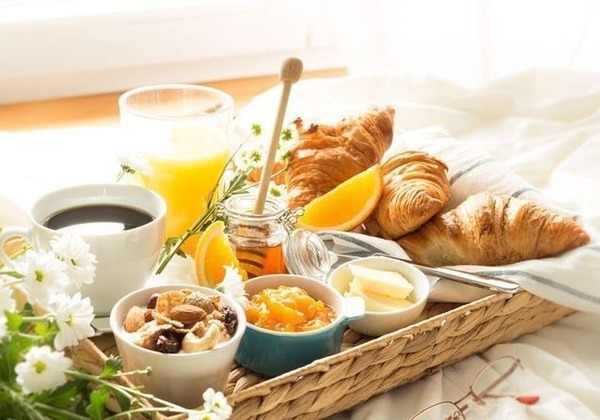 Comment les Français appellent-ils le déjeuner du matin ?