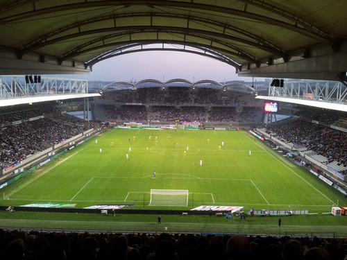 Combien y a-t-il de places au stade de Gerland ?
