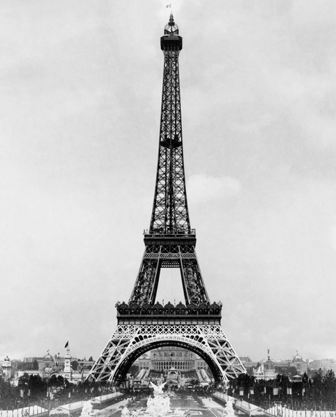 En quelle année la construction de la Tour Eiffel a-t-elle été terminée ?