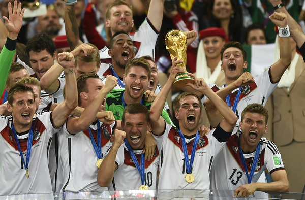 C'est à l'issue de ce même Mondial que les allemands remportent leur 3ème étoile, en s'imposant 1-0 contre....