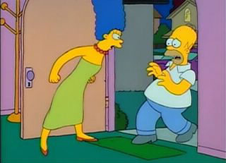 Après une dispute au sujet d'une photo de Bart, Homer se retrouvre à la porte. Quel ami le recueille chez lui ?