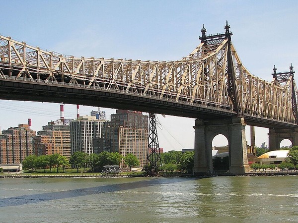 Dans quelle grande ville se trouve le pont de Queensboro ?