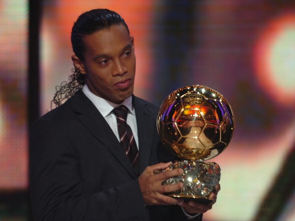 Qui est ce brésilien qui remporte le Ballon d'Or en 2005 ?