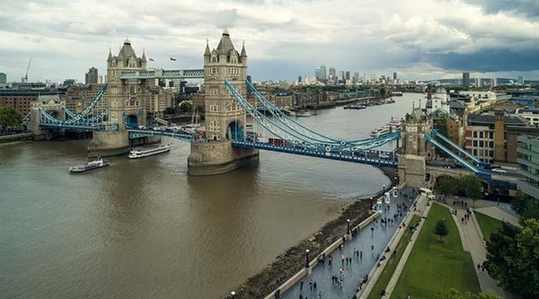 Quel fleuve du Royaume-Uni possède une longueur totale de 346 kilomètres ?