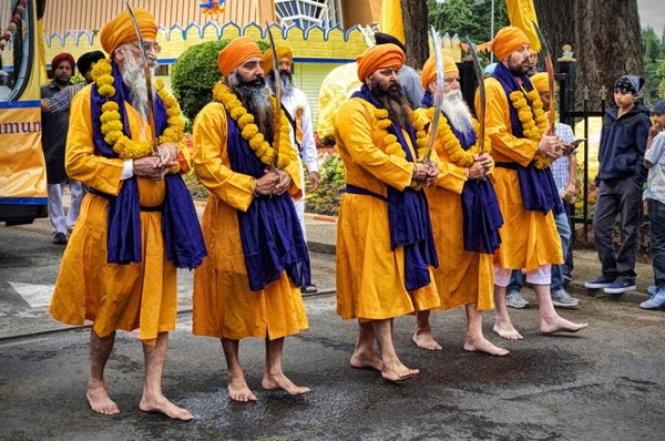 Religion indienne fondée au 15e siècle par Nanak et dont le livre sacré est le Guru Granth Sahib.