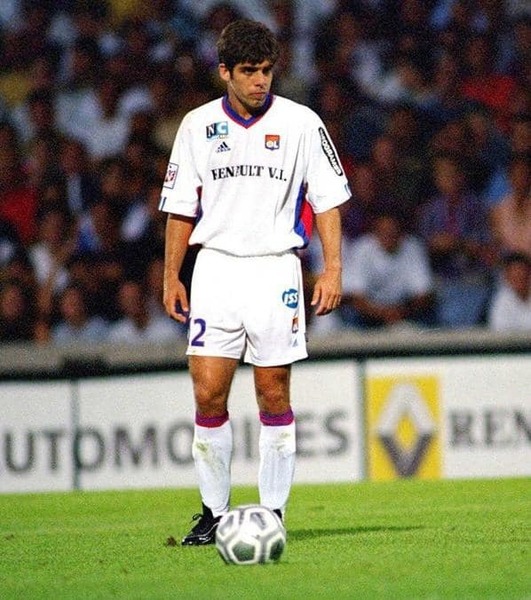 En 2001, le brésilien Juninho rejoint Lyon en provenance de.....