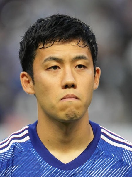 Il joue pour le Japon et Stuttgart :