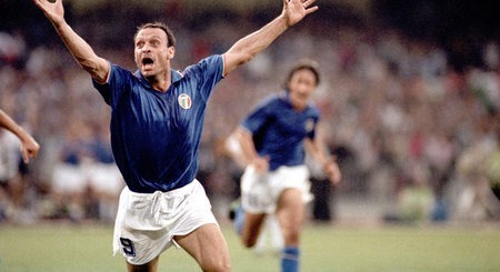 Qui l'Italie élimine-t-elle en quart de finale grâce à un but de Toto Schillaci ?