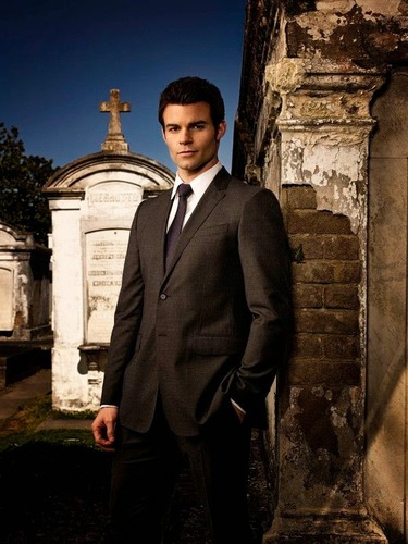De qui Klaus et Elijah sont-ils tombés amoureux et se sont disputés pour l'avoir ?