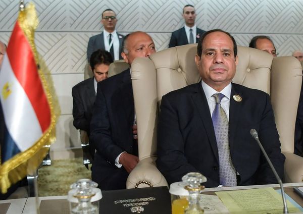 Quel homme politique égyptien est arrivé au pouvoir comme président suite au coup d’État contre le pouvoir des Frères musulmans ?