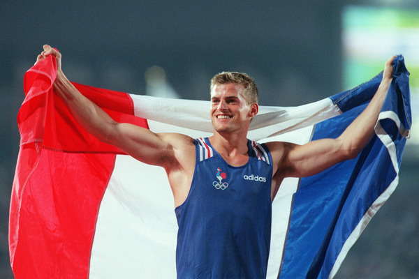 Champion Olympique de Saut à la Perche en 1996, il s'agit de ?