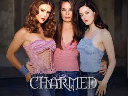 Dans la série "Charmed", quel costume met Cole lors de la fête d'Halloween durant laquelle les sœurs Halliwell ont été projetées dans le passé ?