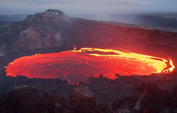 Pour les Hawaïens, quel volcan est la demeure de la déesse hawaïenne Pélé ?