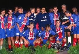 Lors de la saison 1998/99 quel trophée le PSG remporte-t-il ?