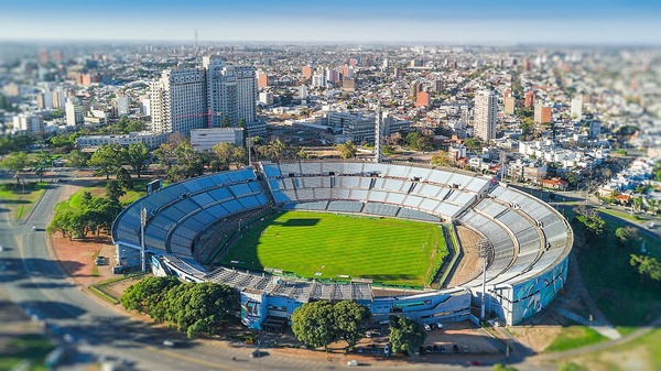 Quel est ce célèbre stade construit à l'occasion du premier Mondial ?
