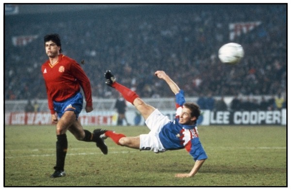 Lors du match contre l'Espagne le 20 février 1991, l'équipe de France avait la particularité de ne compter que des joueurs de l'Olympique de Marseille.