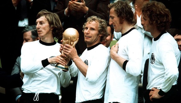 En 1974 les allemands ont remporté leur.....