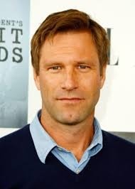 Il a joué dans Paycheck et le rôle d'Harvey Dent/Double-face dans The Dark Knight ?